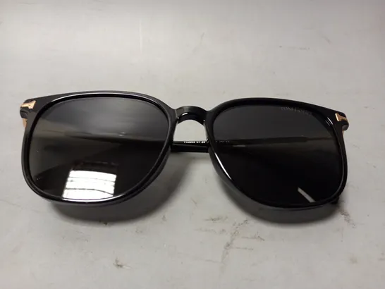 BOXED TOM FORD SUNGLASSES (YC2203)