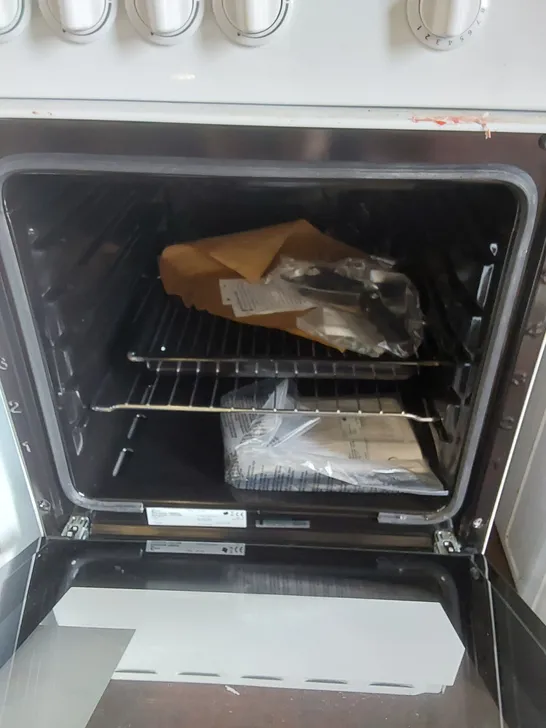 FLAVEL FSBG51W SINGLE OVEN GAS COOKER - WHITE