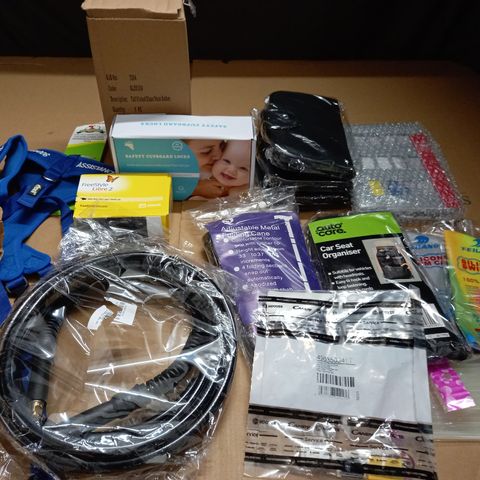 LARGE QUANTITY OF ASSORTED HOUSEHOLD ITEMS TO INCLUDE DOG HARNESSES, BABY CUPBOARD LOCKS AND GLASS VASE