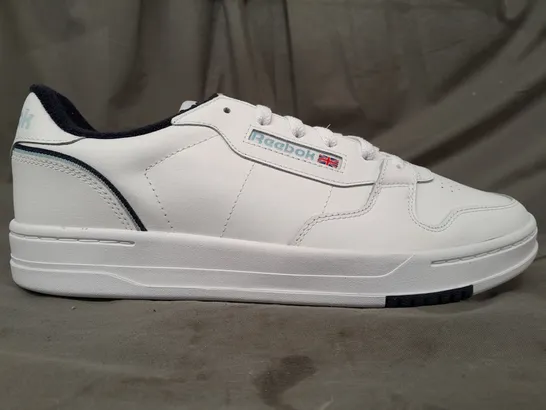 BOXED PAIR OF REEBOK PHASE COURT TENNIS SHOES IN WHITE UK SIZE 10.5