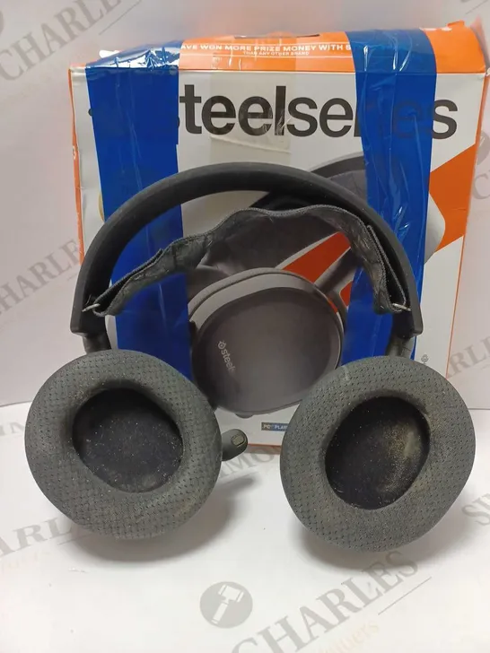 STEELSERIES ARCTIS 3 - ALL-PLATFORM GAMING HEADSET 