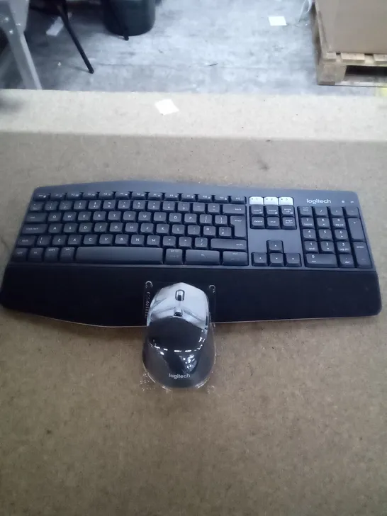 BOXED LOGITECH MK850 WIRELESS KEYBOARD AND MOUSE 