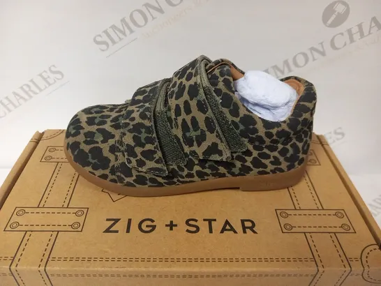 BOXED ZIG AND STAR ATOMIC DOUBLE VELCRO SHOE KHAKI CAMO SIZE 26