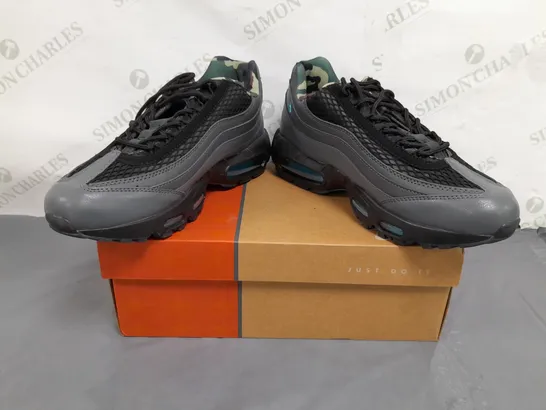 BOXED PAIR OF NIKE AIR MAX 95 TT SHOES IN BLACK/CAMO UK SIZE 9