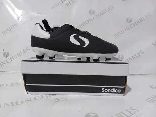 BOXED PAIR OF SONDICO STRIKE SG FOOTBALL BOOTS IN BLACK/WHITE UK SIZE 2