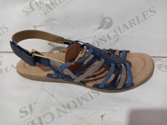 BOXED PAIR OF EARTH SPIRIT FAUX LEATHER SANDALS IN BLUE UK SIZE 7