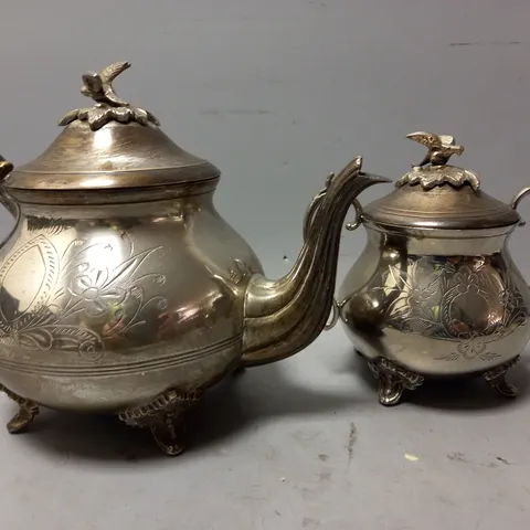 VINTAGE TEAPOT DUO