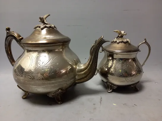 VINTAGE TEAPOT DUO