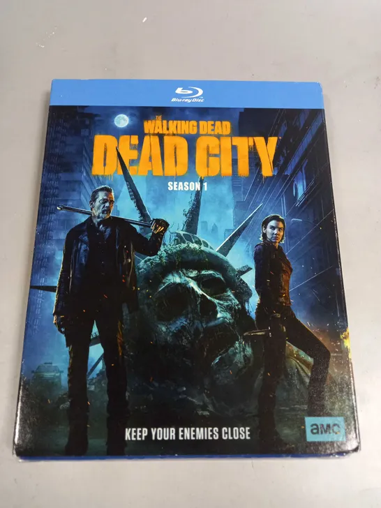 BOX OF APPROXIAMTELY 10 THE WALKING DEAD: DEAD CITY: SEASON 1 - BLUE RAY DISC