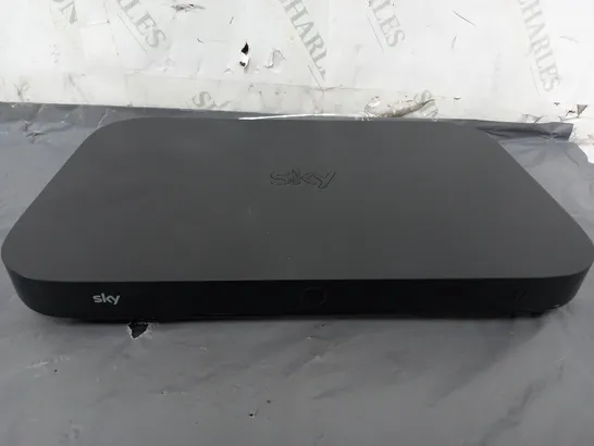 SKY Q BOX ES340D8