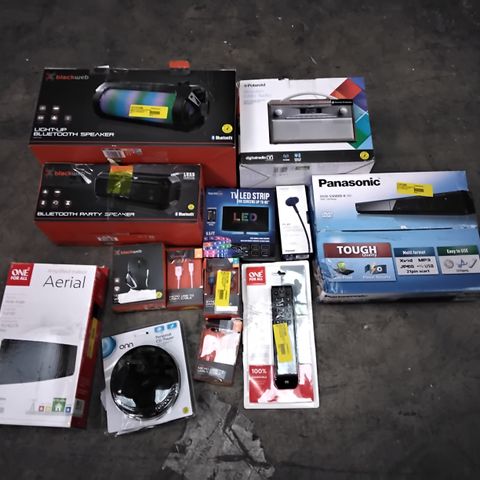 BOX OF ASSORTED ELECTRONIC ITEMS TO INCLUDE BLACKWEB LIGHT UP BLUETOOTH SPEAKER, ONE FOR ALL AERIAL, ONN PERSONAL CD PLAYER, PANASONIC DVD PLAYER, POLAROID DAB+ RADIO, ETC
