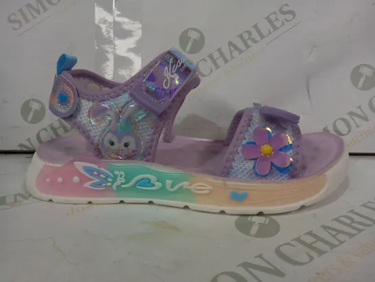 PAIR OF DESIGNER GIRLS OPEN TOE SANDALS IN VIOLET W. FORAL DETAIL EU SIZE 36