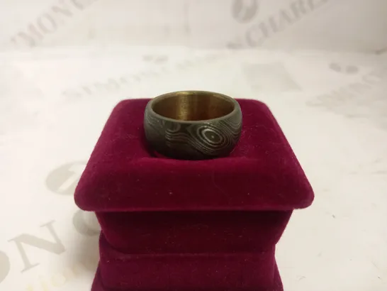 DESIGNER WIDE WOOD PATTERN RING