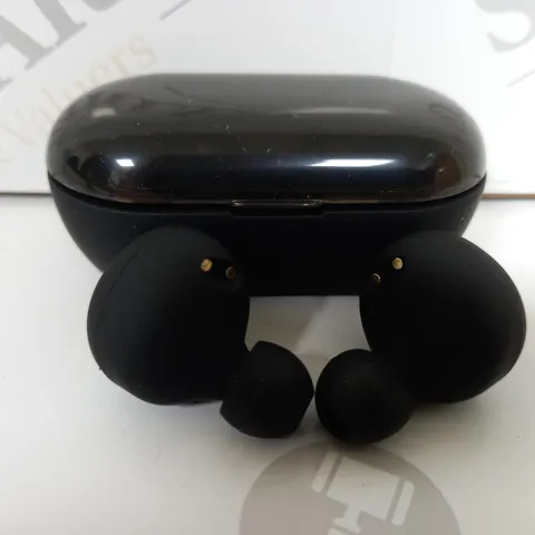 TRUE WIRELESS EARBUDS IN BLACK