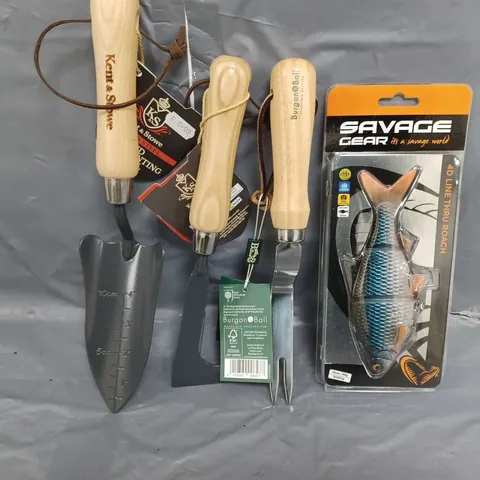 4 ASSORTED PRODUCTS TO INCLUDE KENT & STOWE HAND TRANSPLANTING TROWEL, SAVAGE GEAR 4D LINE THRU ROACH 