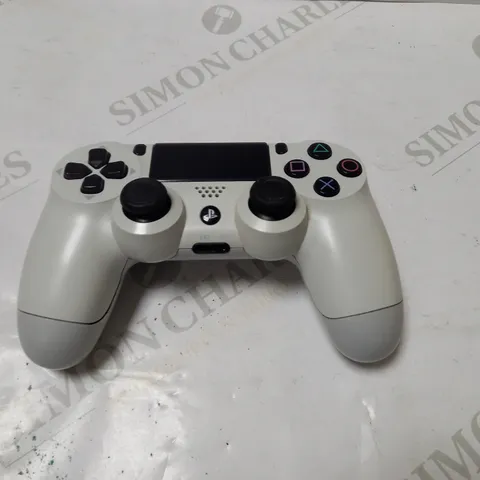 PLAYSTATION 4 CONTROLLER