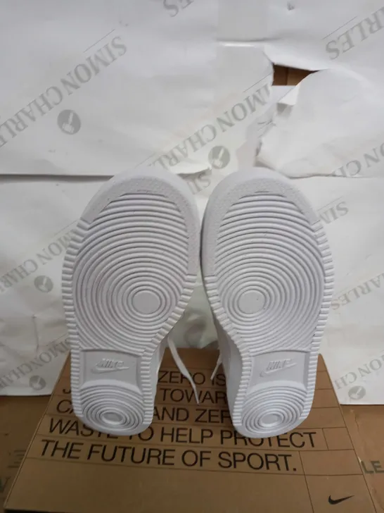 BOXED PAIR NIKE COURT VISON WHITE TRAINERS SIZE 8