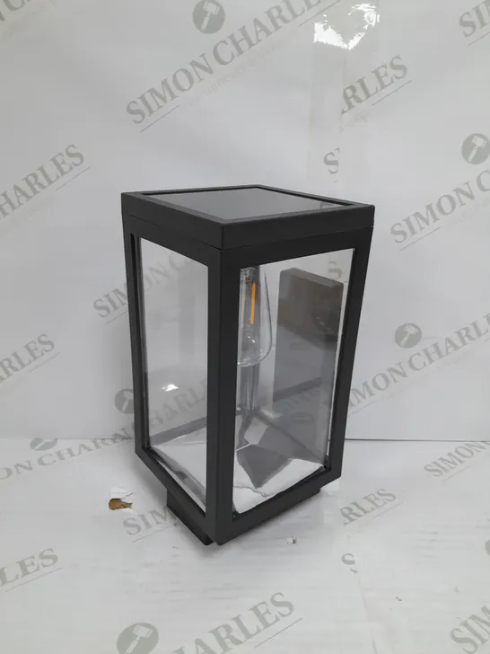 OUTDOOR LANTERN IN BLACK 