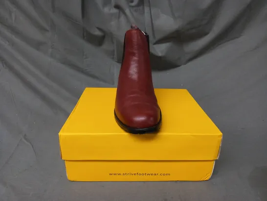 BOXED PAIR OF STRIVE CHELSEA BOOTS IN BROWN SIZE 6