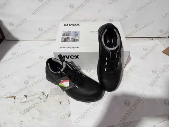 BOXED BRAND NEW PAIR OF UVEX BLACK SAFETY SHOES - SIZE 7