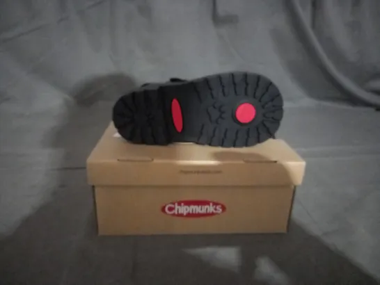 APPROXIMATELY 10 BOXED PAIR OF CHIPMUNKS KIDS PAIGE SHOES IN BLACK SIZE 7 