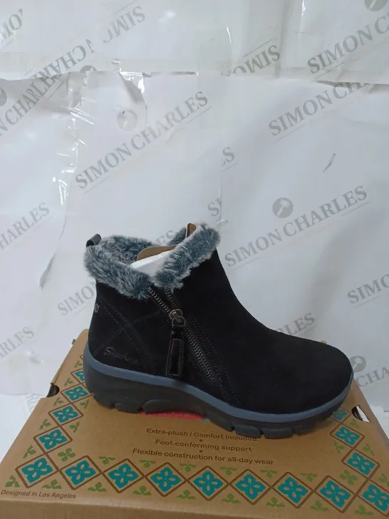 SKETCHERS HIGH ZIP BOOT BLACK SIZE 3.5 