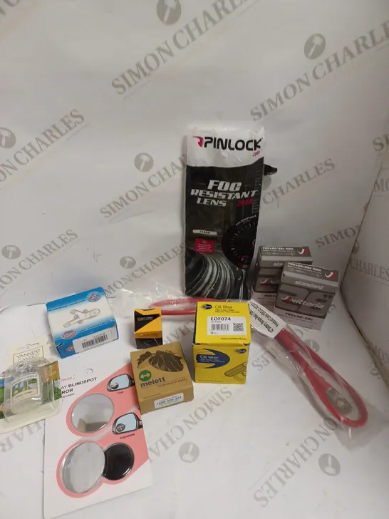 BOX OF APPROXIMATELY 15 ASSORTED VEHICULAR PARTS AND ACCESSORIES TO INCLUDE FOG RESISTANT LENS, COMLINE OIL FILTER, BICYCLE INNER TUBE ETC 