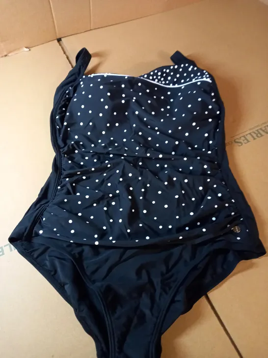 LASCANA SHAPEWEAR - BLACK AND WHITE POLKA DOT SIZE 20D