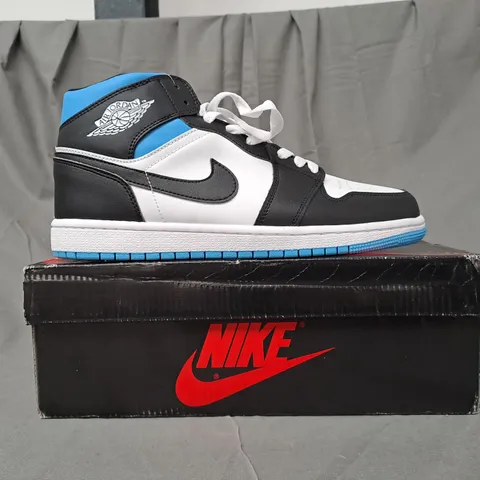 BOXED PAIR OF NIKE AIR JORDAN 1 SHOES IN BLACK/WHITE/BLUE UK SIZE 10