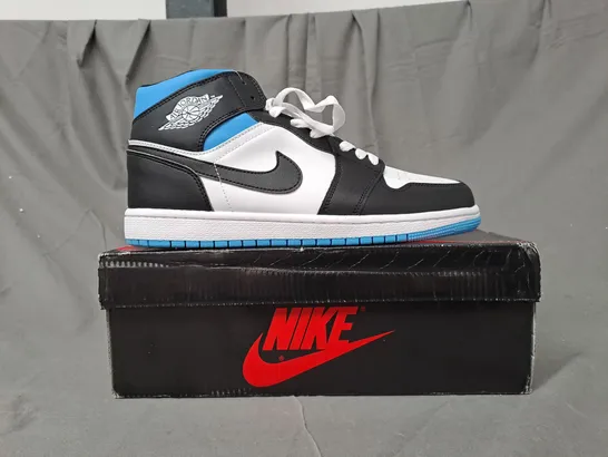 BOXED PAIR OF NIKE AIR JORDAN 1 SHOES IN BLACK/WHITE/BLUE UK SIZE 10