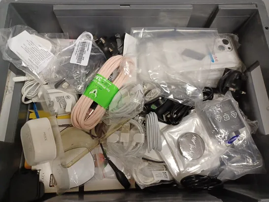 BOX OF APPROX 15 ITEMS INCLUDING ASSORTED PHONE CASES, CHARGING CABLES AND SCREEN PROTECTORS FOR VARIOUS PHONES