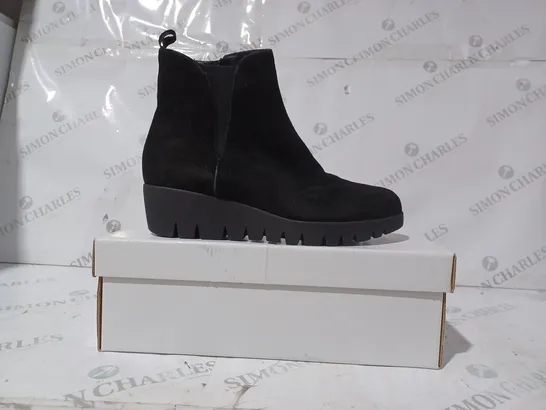 BOXED PAIR OF SHOON SUEDE SIDE-ZIP WEDGE ANKLE BOOTS IN BLACK UK SIZE 7