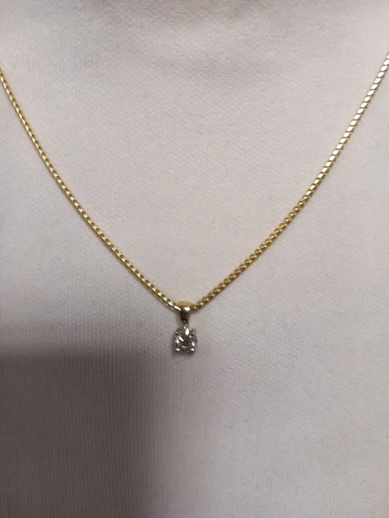 18CT GOLD DIAMOND SET PENDANT ON CHAIN