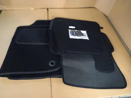 SET OF BLACK CAR MATS