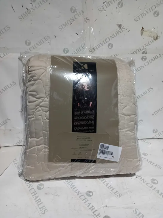 BOXED KELLY HOPPEN GEO BEDSPREAD AND SHAMS IN LATTE - DOUBLE 