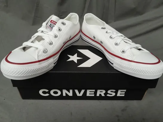 BOXED PAIR OF CONVERSE ALL STAR LOW SHOES IN WHITE UK SIZE 3