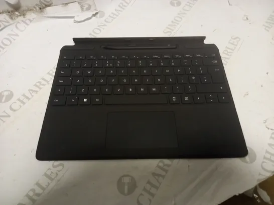 MICROSOFT SURFACE PRO SIGNATURE KEYBOARD WITH SLIM PEN 2