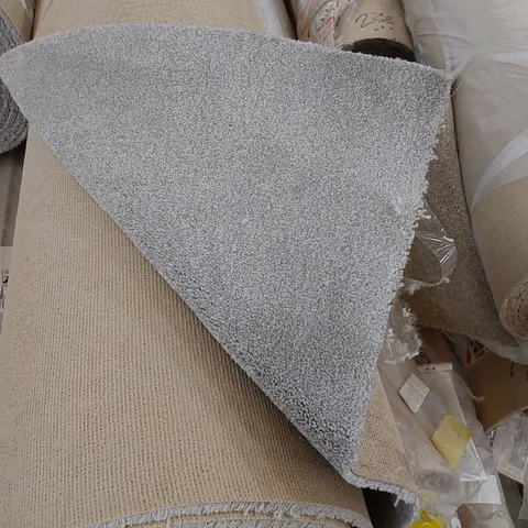 ROLL OF QUALITY PRIMO ULTRA ARGENT CARPET // SIZE: 4 X 8m