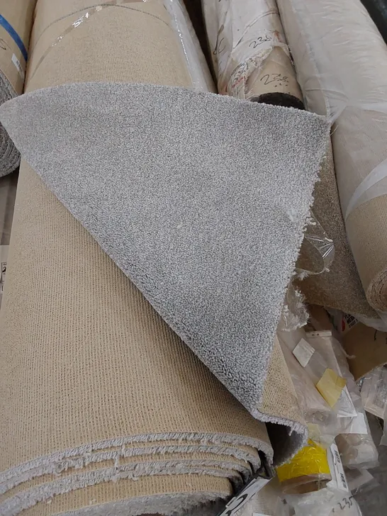 ROLL OF QUALITY PRIMO ULTRA ARGENT CARPET // SIZE: 4 X 8m