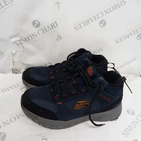 BOXED PAIR OF SKECHERS BOOTS IN NAVY SIZE 8