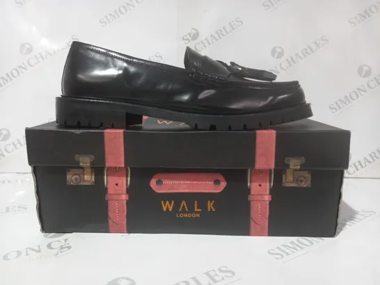 BOXED PAIR OF WALK LONDON CAMPUS TASSEL LOAFERS IN BLACK UK SIZE 9