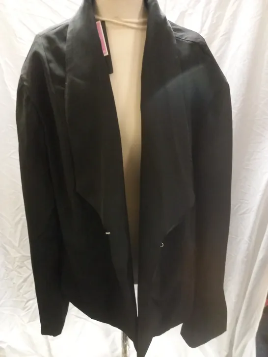 PRETTYLITTLETHING AVANI PLUS SUIT JACKET, BLACK - SIZE 28