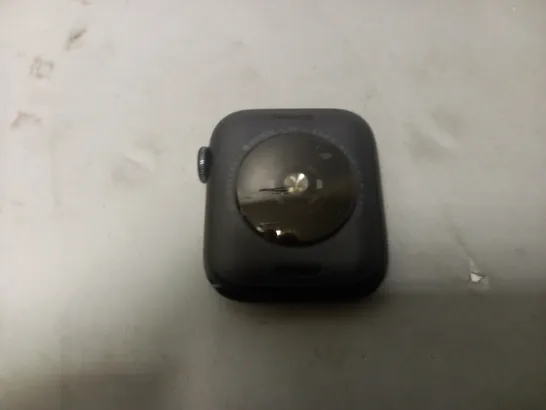 APPLE WATCH SE (40mm) (NO STRAP)