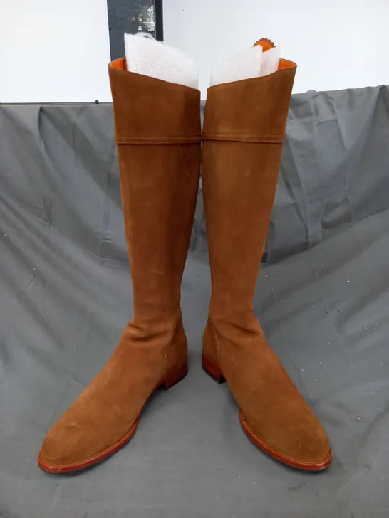 BOXED PAIR OF FAIRFAX & FAVOUR KNEE-HIGH BOOTS IN TAN EU SIZE 42