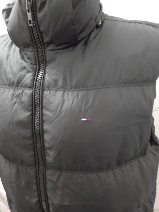 TOMMY HILFIGER BODY WARMER SIZE L