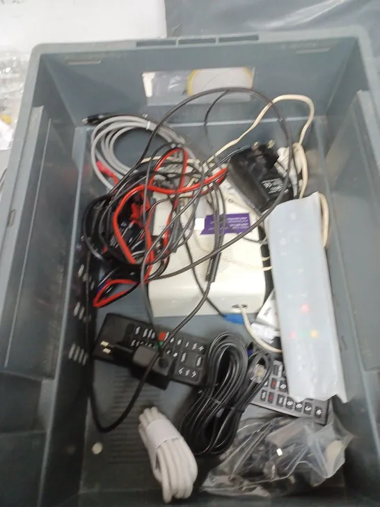 BOX OF APPROXIMATELY 20 ASSORTED ELECTRICAL ITEMS TO INCLUDE PLUGS, CABLES AND A SKY BOX