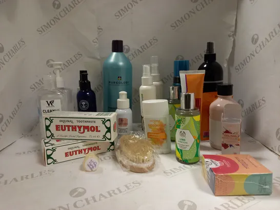 LOT OF APPROXIMATELY 20 HEALTH & BEAUTY ITEMS TO INCLUDE THE BODY SHOP , PUREOLOGY , ST TROPEZ