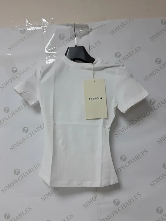 ADANOLA FITTED SHORT SLEEVE TOP IN WHITE SIZE XS