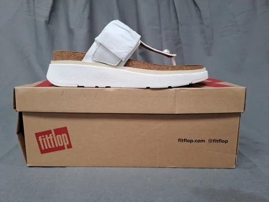 BOXED PAIR OF FITFLOP GEN-FF BUCKLE LEATHER TOE-POST SANDALS IN WHITE UK SIZE 3