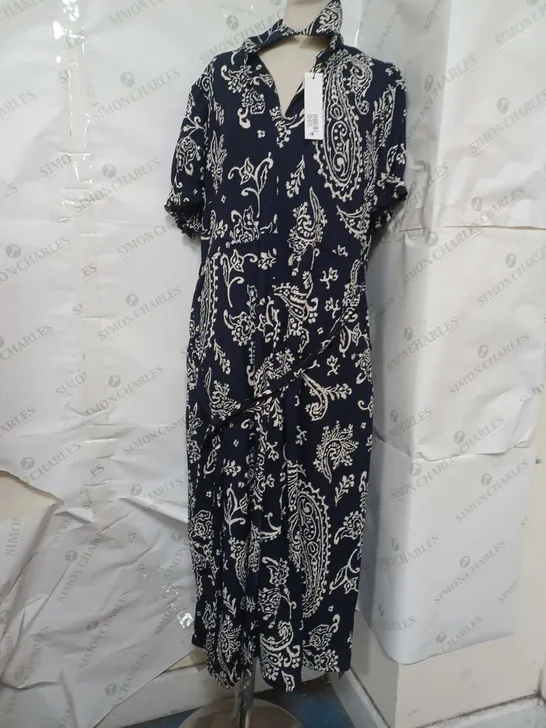 ROMAN PASILEY V-NECK MIDI DRESS IN FLORAL DESIGN IN NAVY/WHITE - SIZE 18